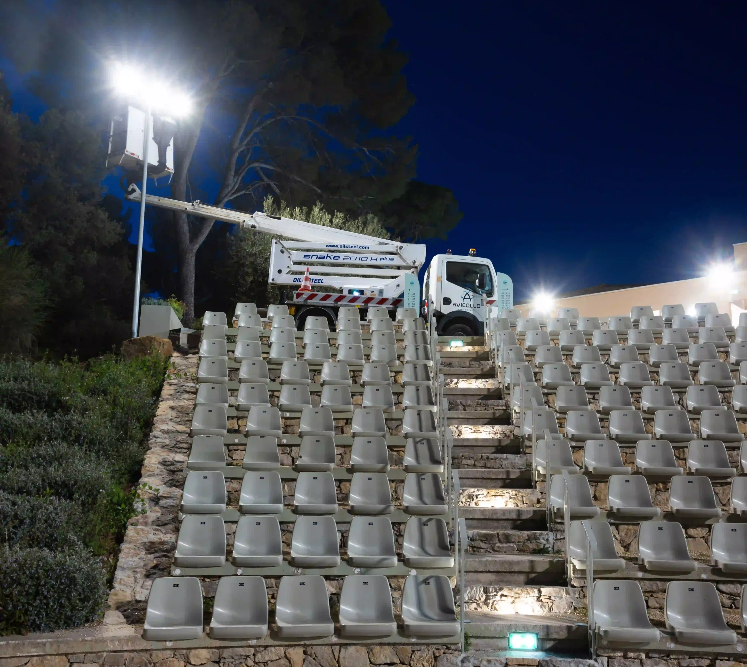 Installation de l’éclairage de sécurité de l’auditorium de Carqueiranne par Avicollo