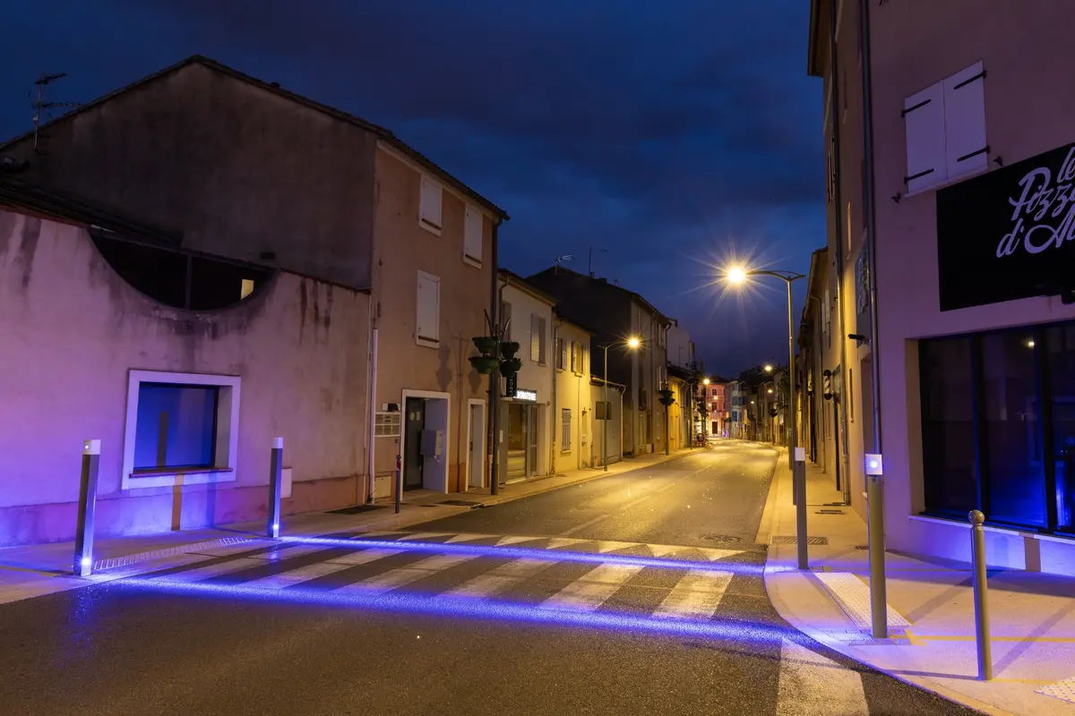 Éclairage d'un cheminement piéton réalisé par Avicollo à La Crau