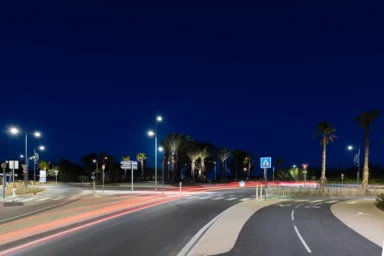 Rénovation d'éclairage public par Avicollo sur une voirie du Var