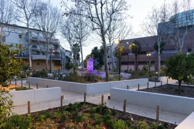 Rénovation de l’éclairage public LED Place Tomasini à La Garde avec mise en valeur de la fontaine et des aménagements urbains